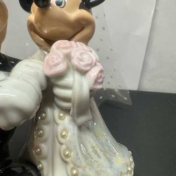 Disney Wedding Mickey Mouse And Minnie Bride and Groom Porcelain Cake Topper - Picture 8 of 10